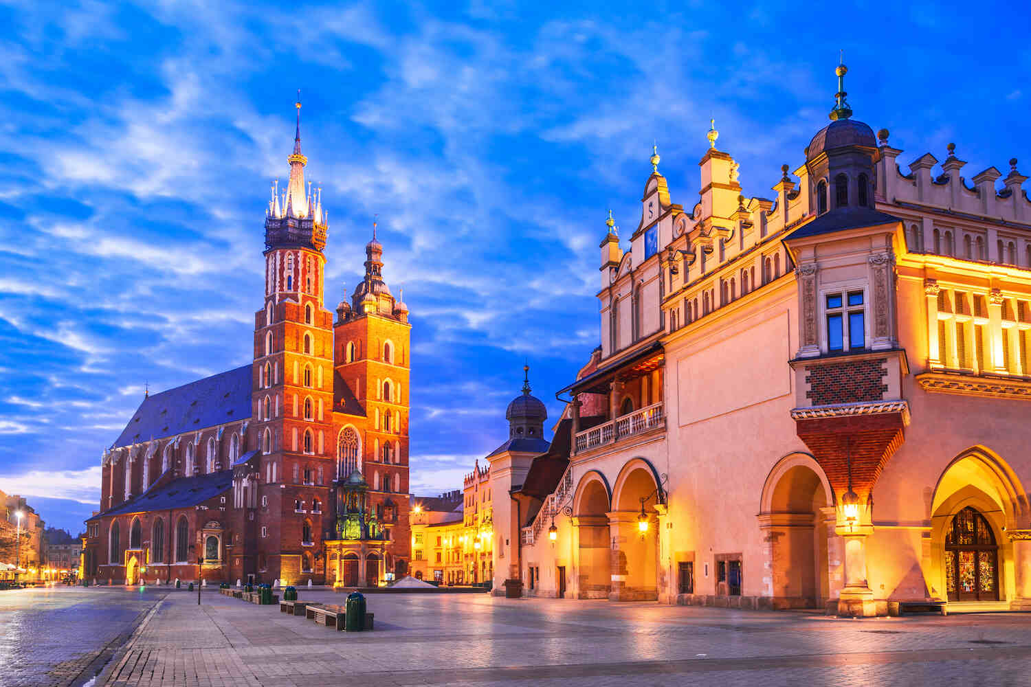 Featured image things to do in Krakow at night