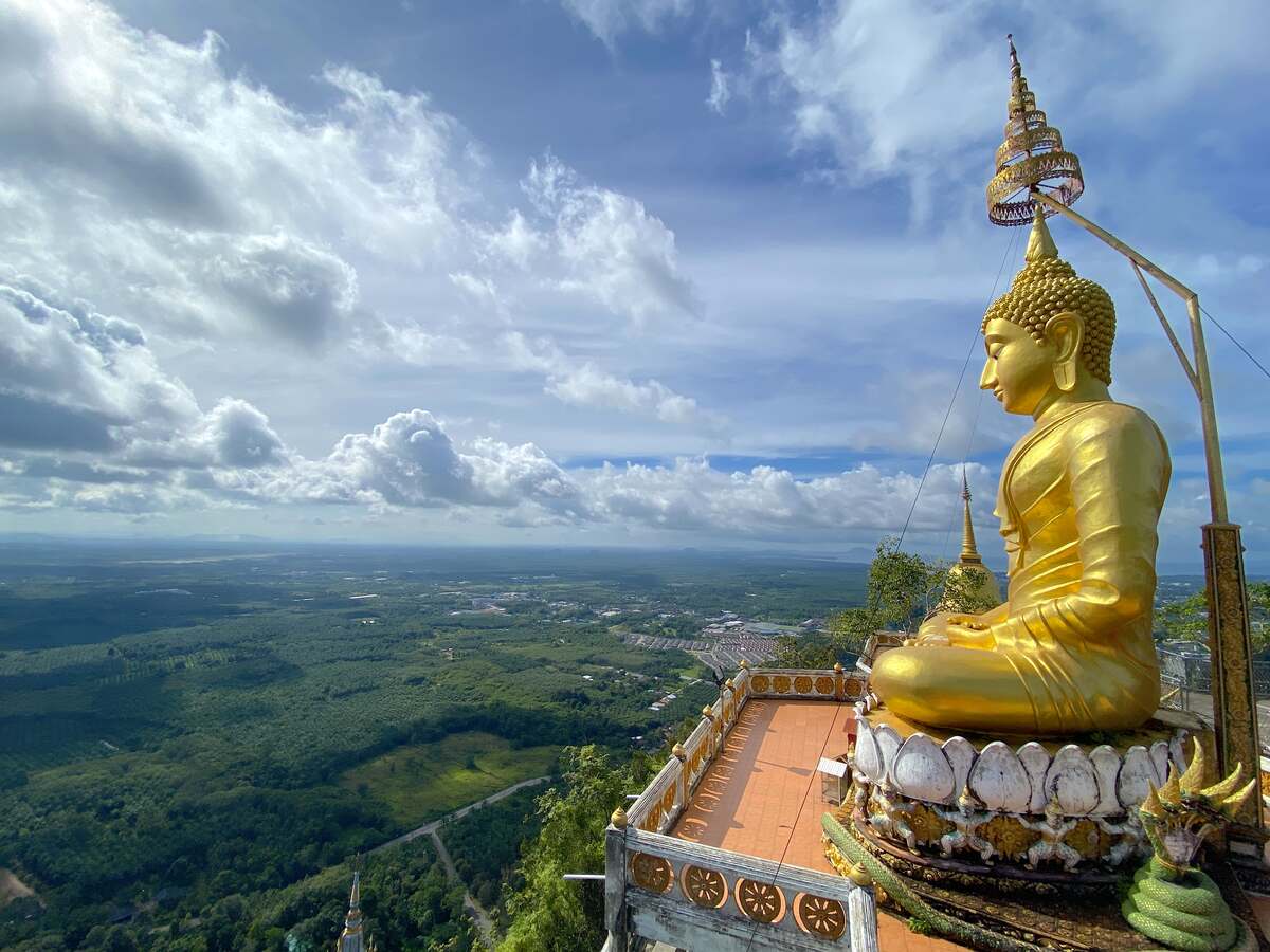 Image-of-Buddha-at-Wat-Tham-Sua