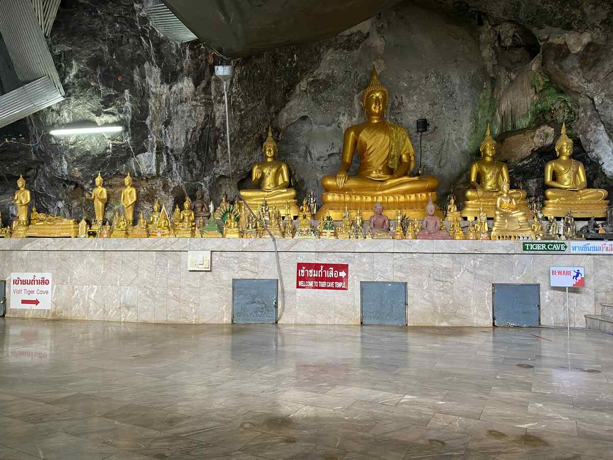 Images of Buddha Wat Tham Sua