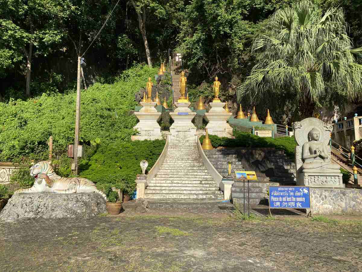 Start-of-the-trek-to-the-Tiger-Cave-Temple-hilltop