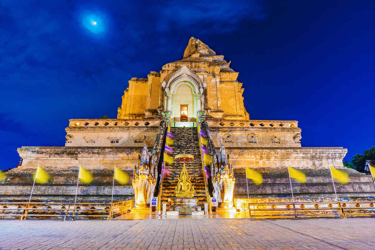 Wat Chedi Luang in Chiang Mai at night