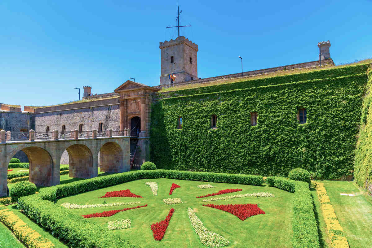 Montjuic Castle best things to do in barcelona
