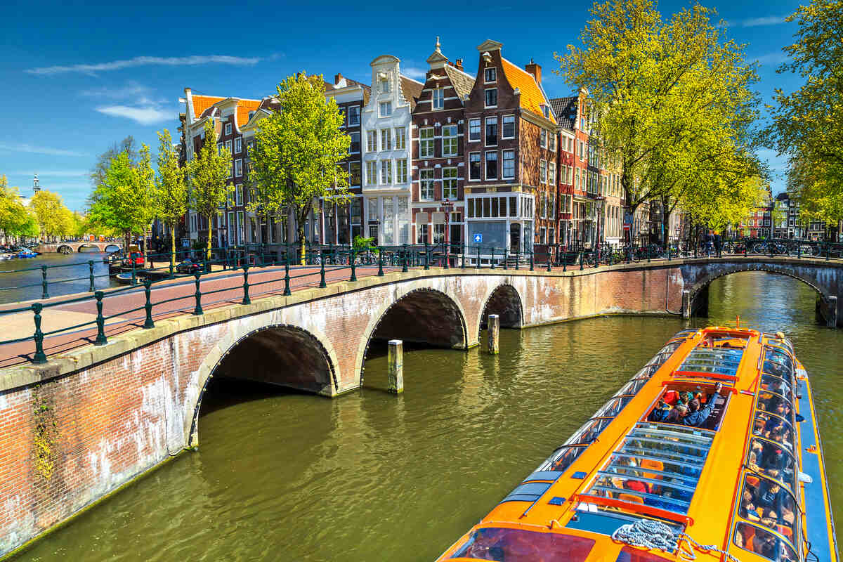 Best canal tours in Amsterdam