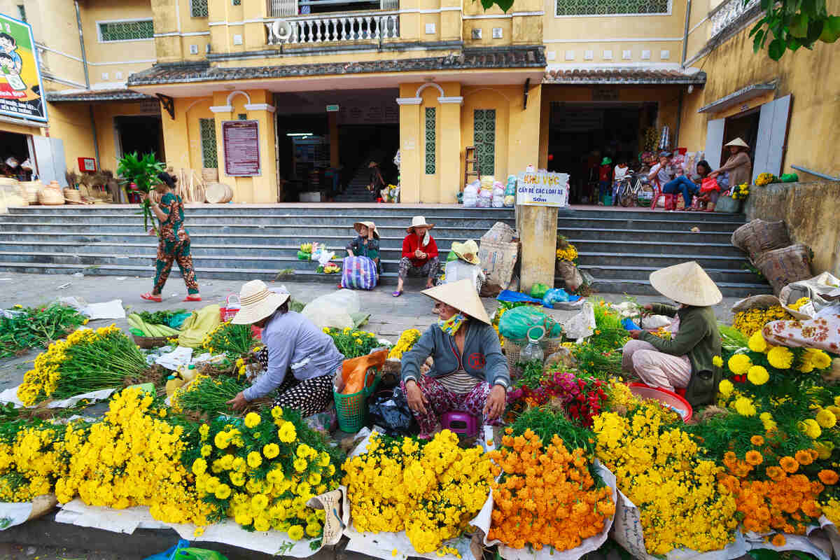 Flower market with vibrant blooms.