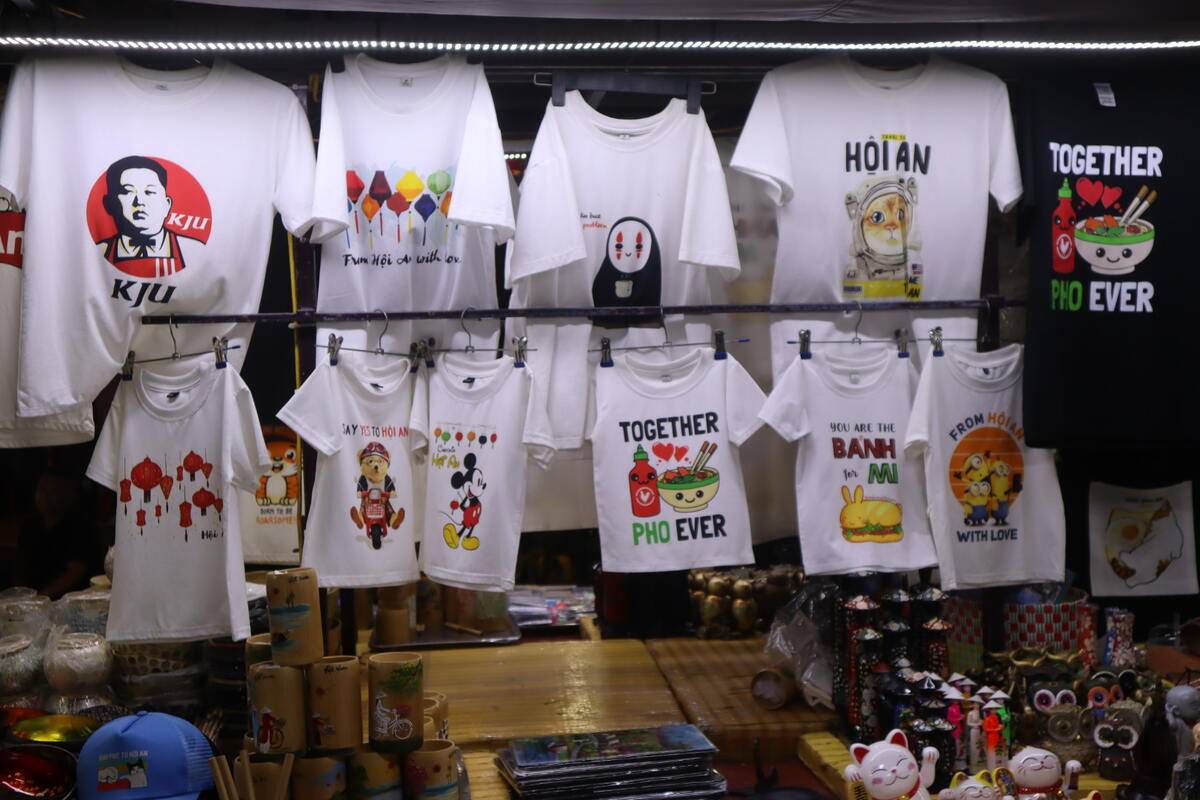 T-shirts with Vietnamese slogans displayed.