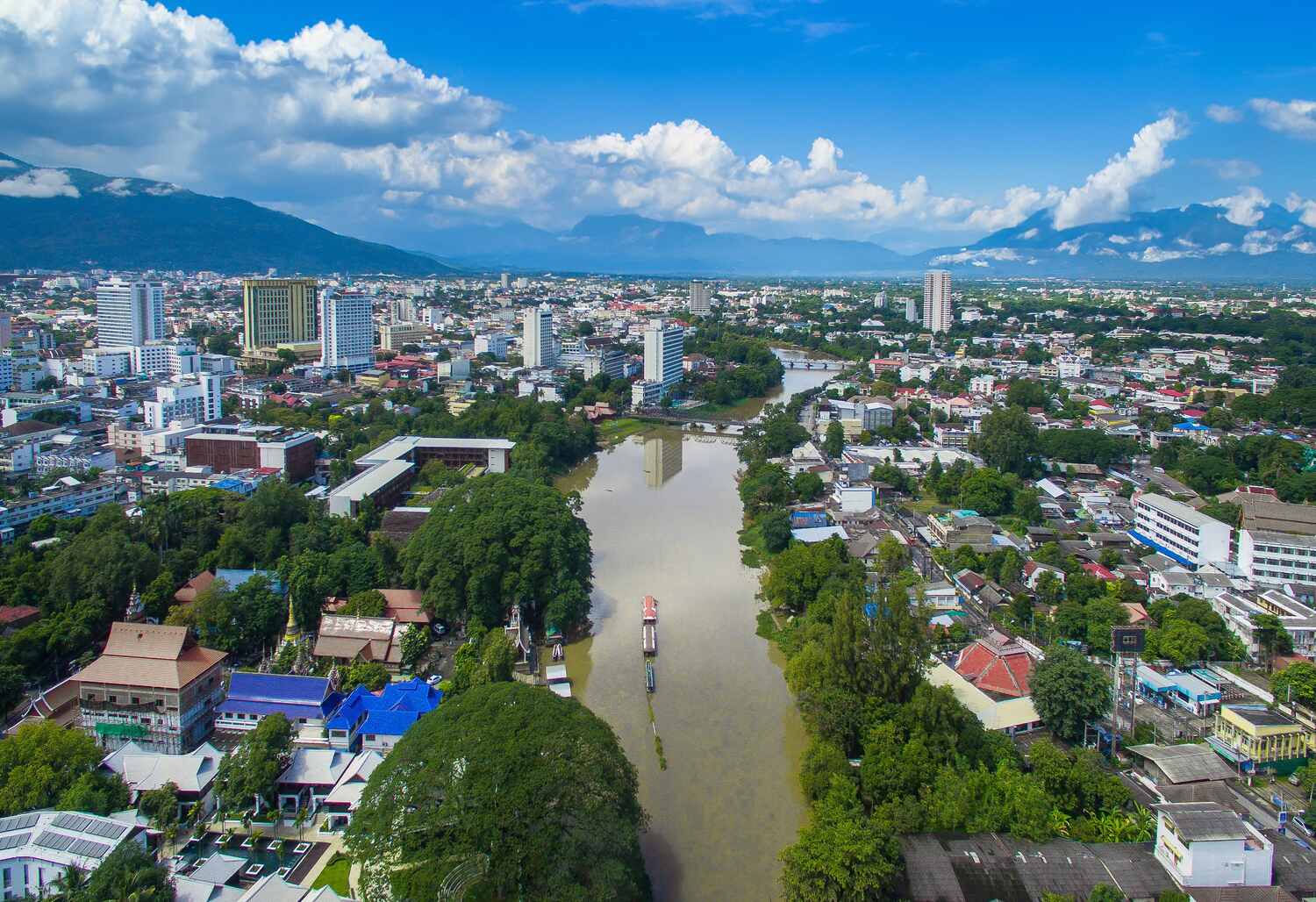 Aerial-view-of-Chiang-Mai-on-a-clear-day