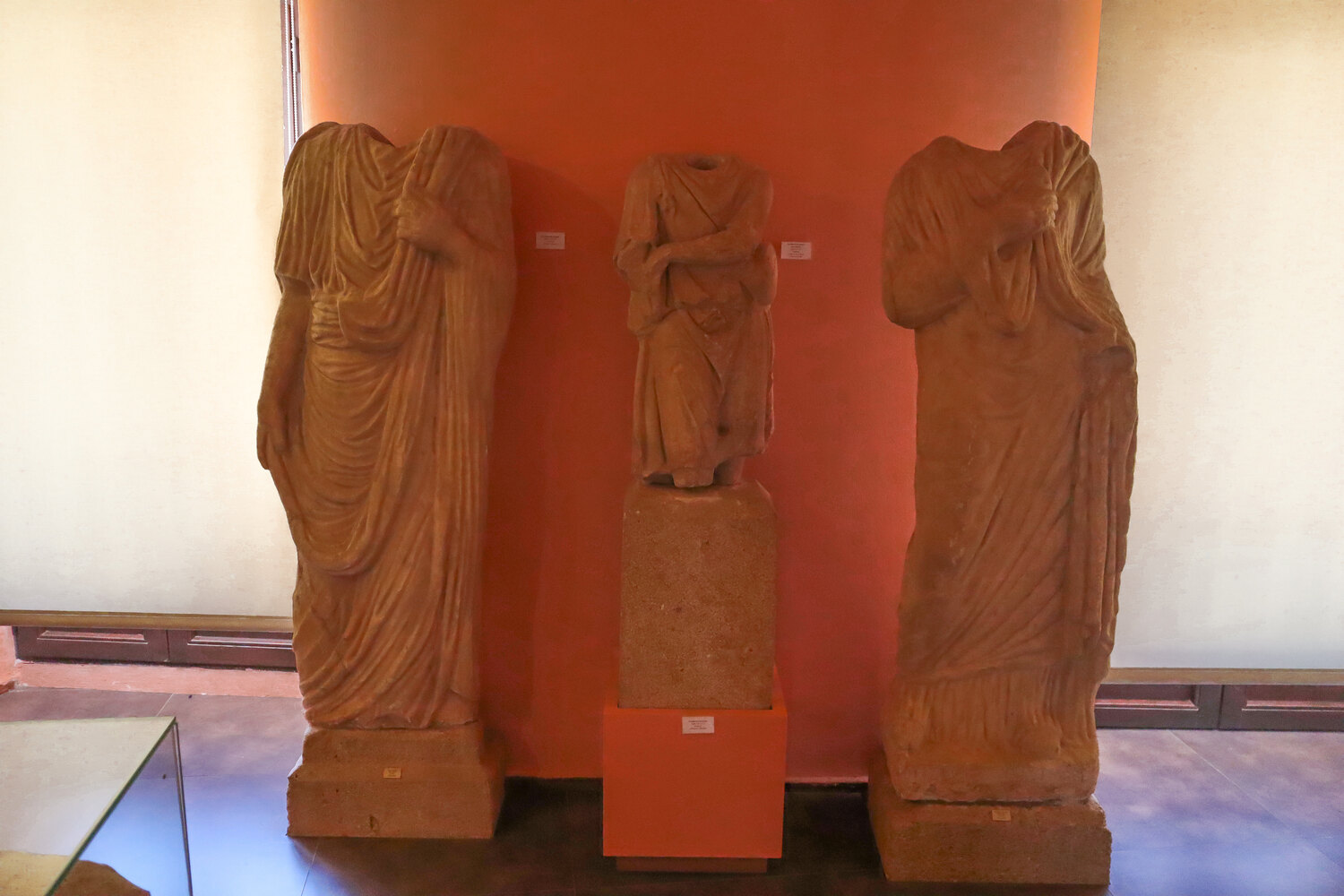 Historical statues inside the Palacio de Mondragon