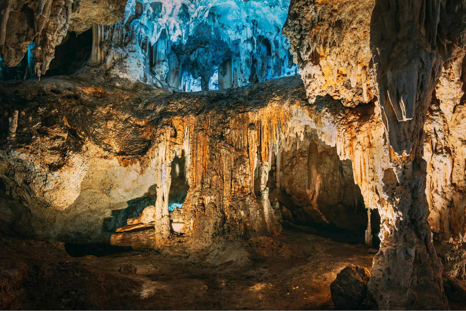Cave-interior-with-stalactites-in-Nerja