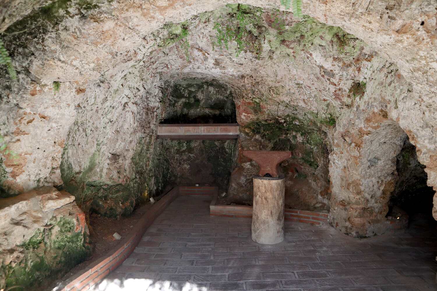 Cuevas-de-la-Antigua-Fragua-Mijas
