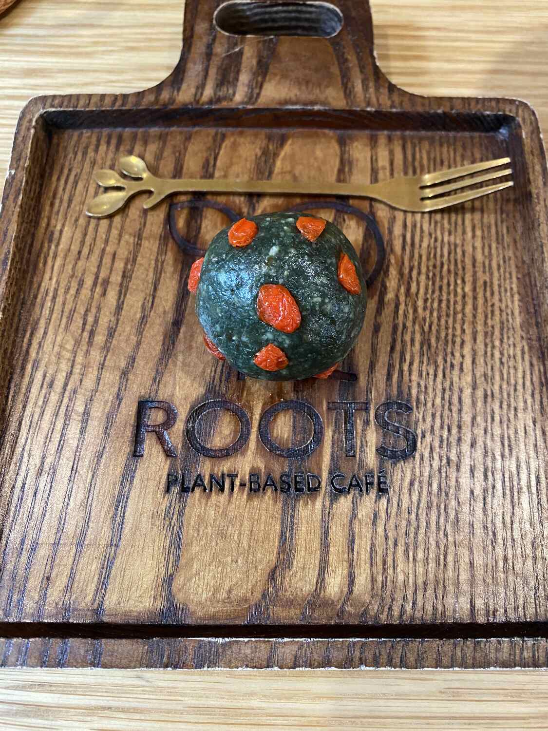 Engraved wooden table with protein ball