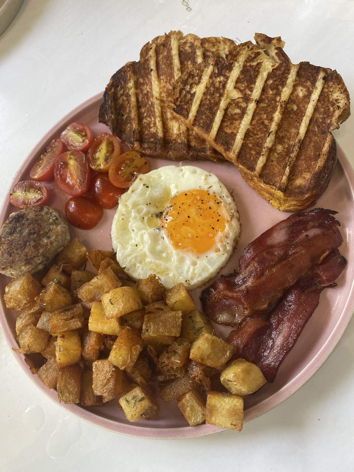 Full English breakfast plate at Jeremy Kitchen