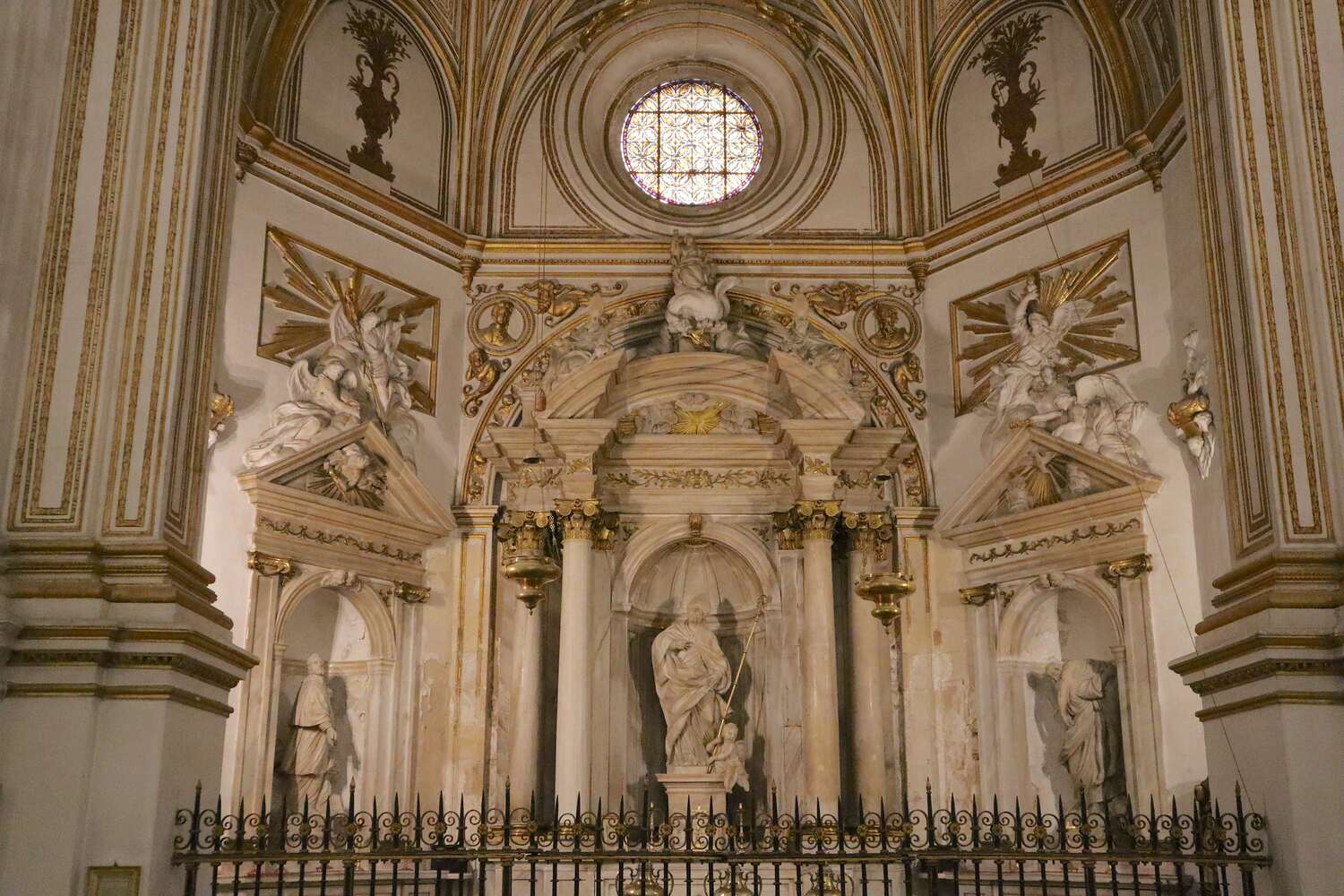 Inside-the-catedral-of-Granada
