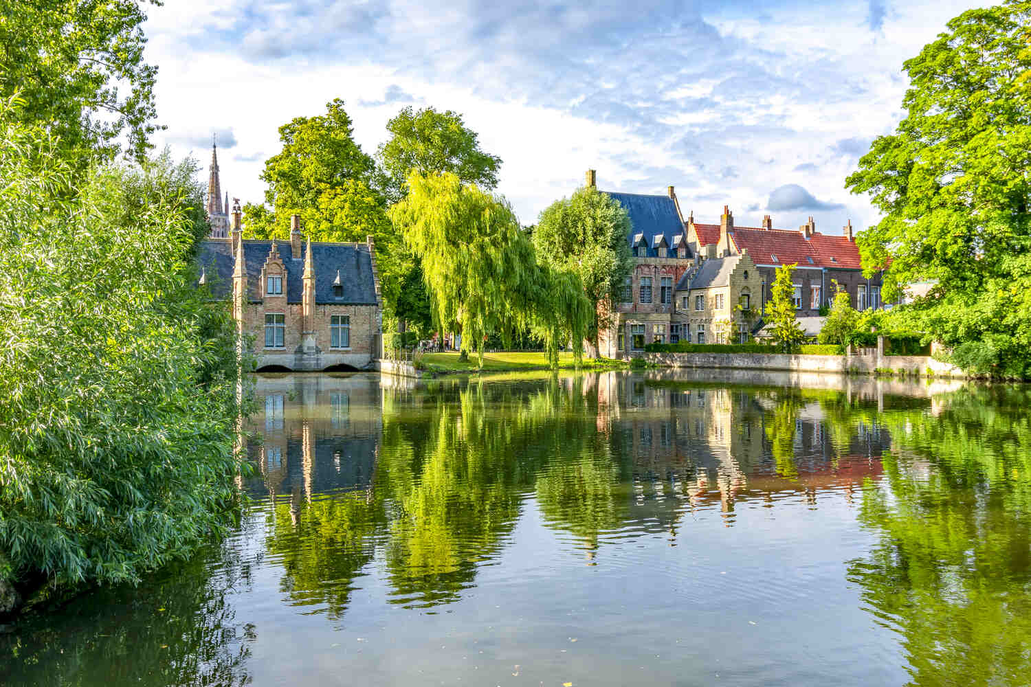 Lovely lake in Bruges with colorful houses in summer