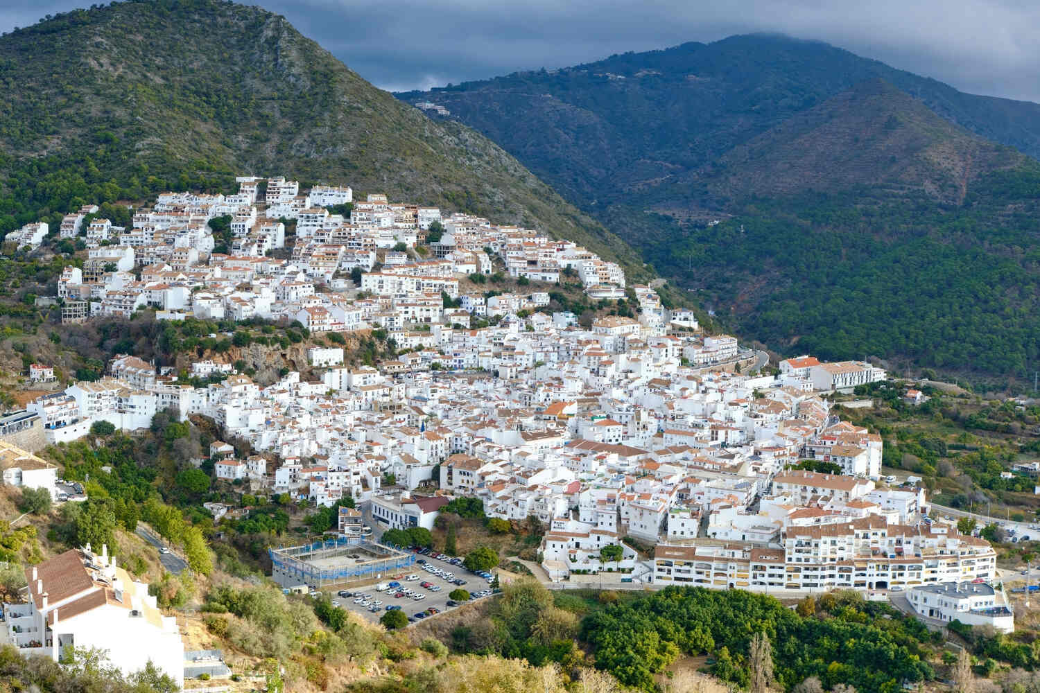 Ojen-town-sprawling-on-hillside white villages in andalucia