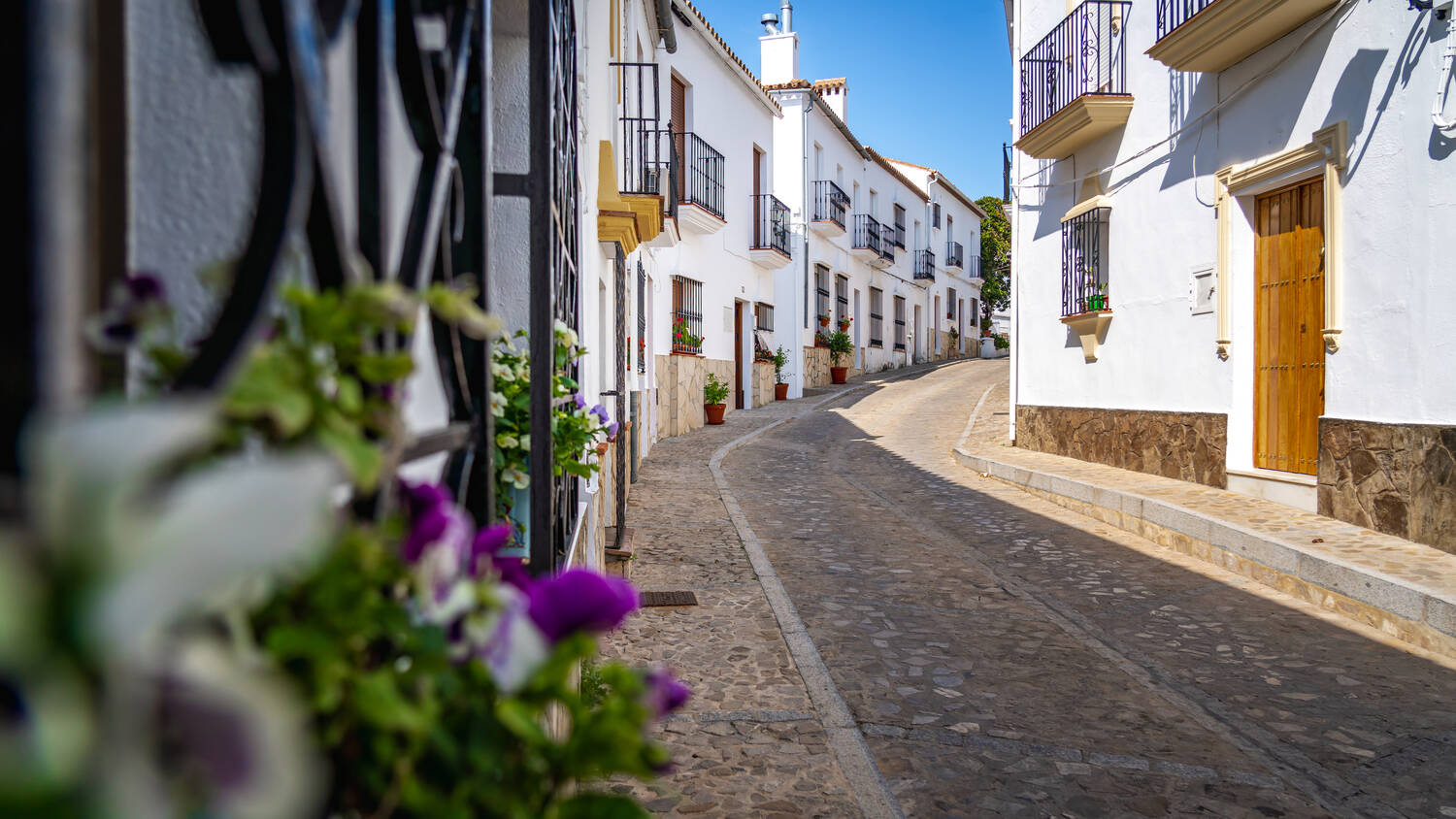 Historic-Vejer-de-la-Frontera-skyline white villages in andalusia