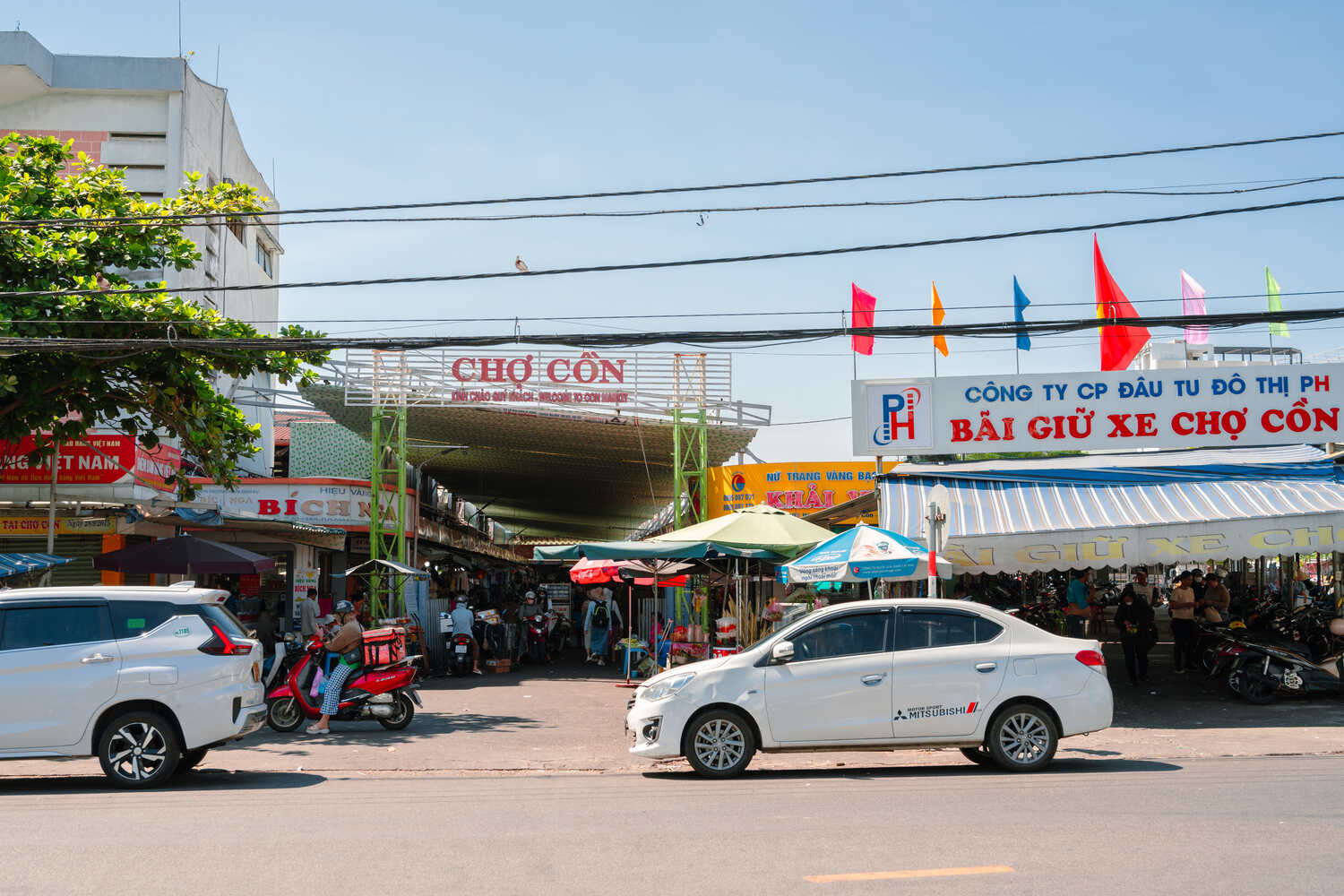 Entrance of the Cho Con Market in Da Nang