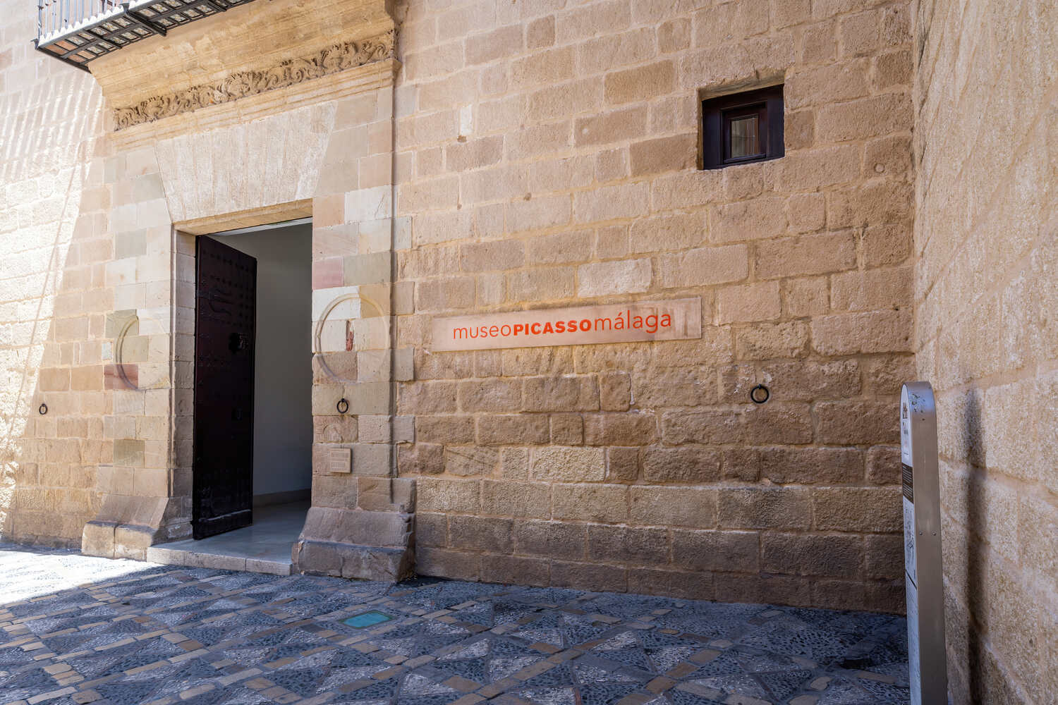 Entrance-of-the-Picasso-Museum-in-Malaga