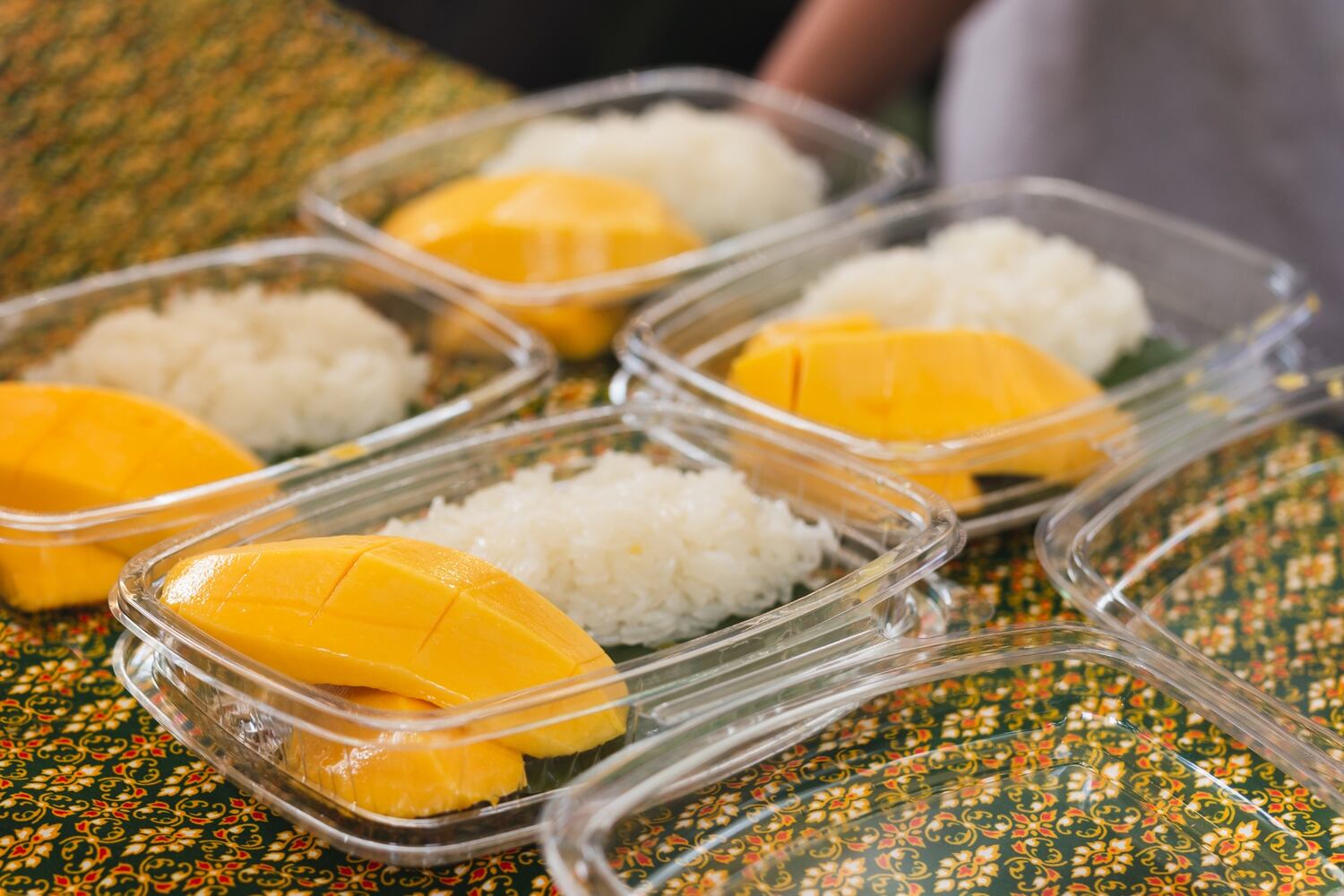 Khao-Neow-Ma-Muang-Sticky-Rice-with-Mango
