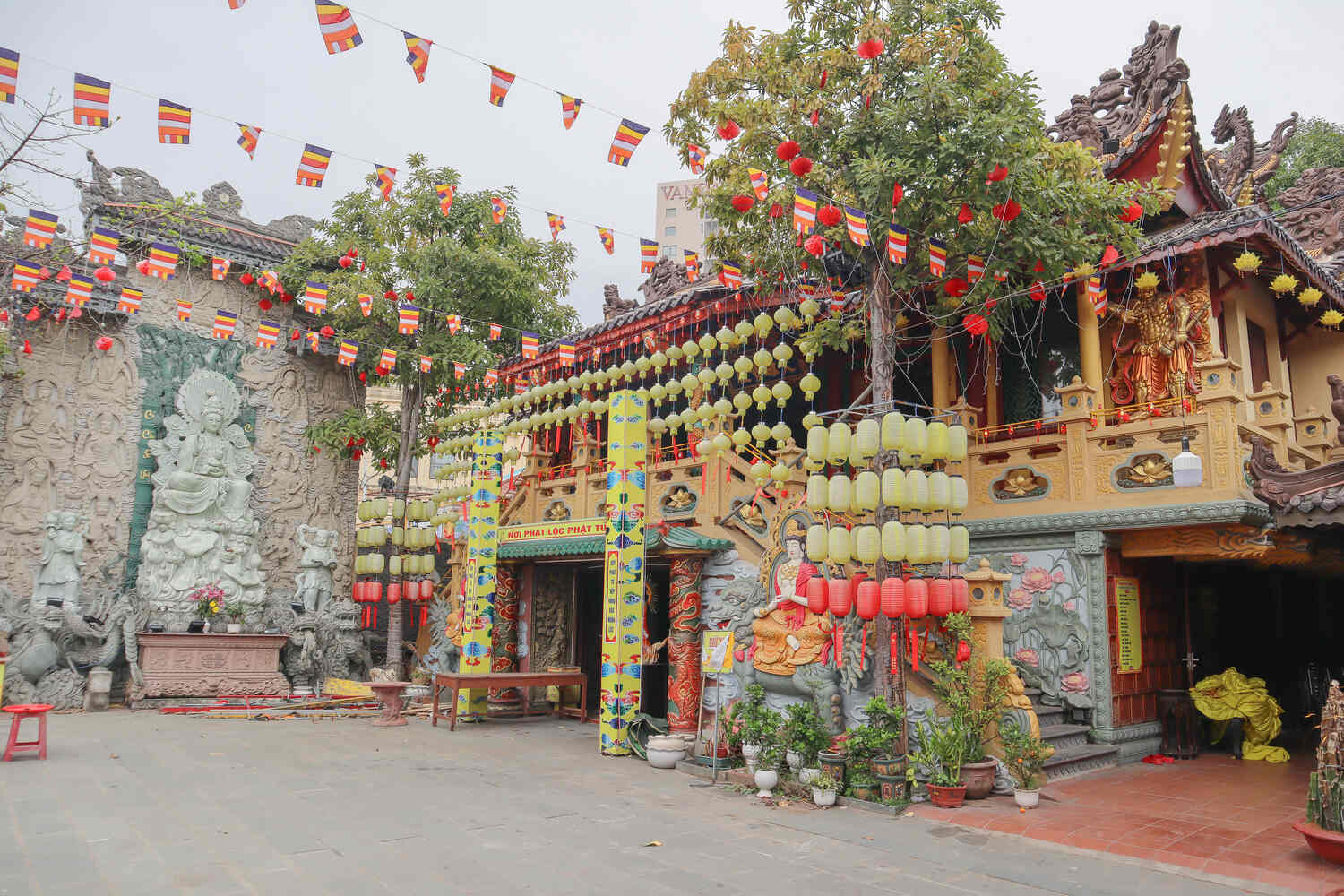 Main-hall-of-An-Long-Temple-in-Da-Nang