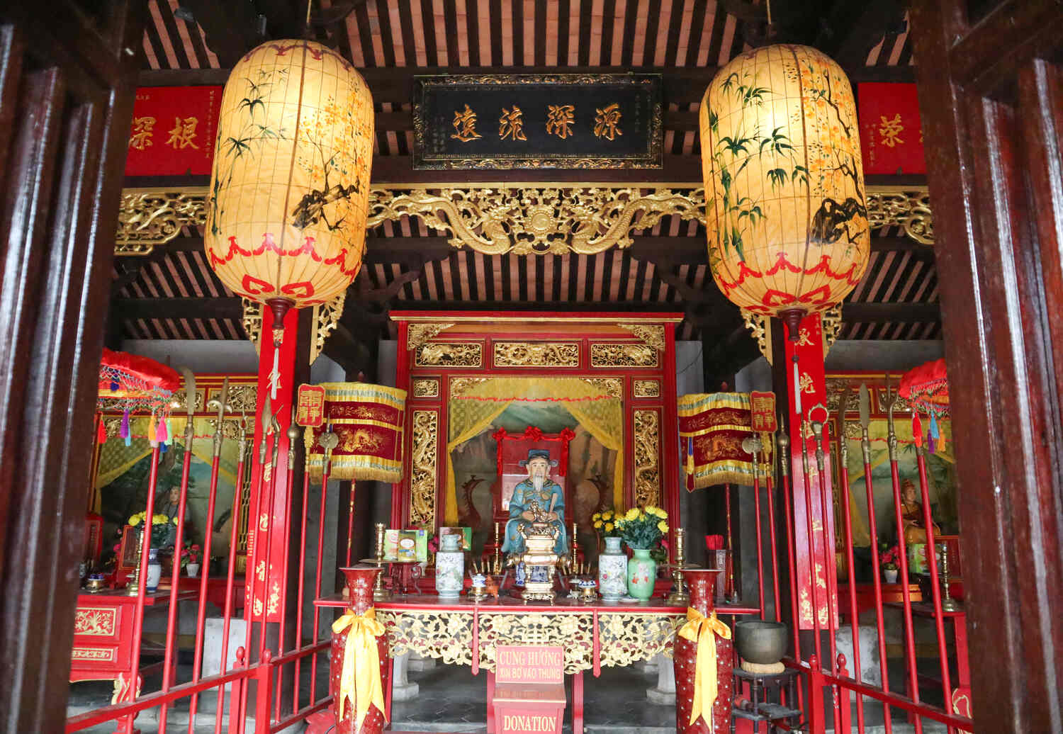 Religious-pieces-inside-the-Hainan-Assembly-Hall
