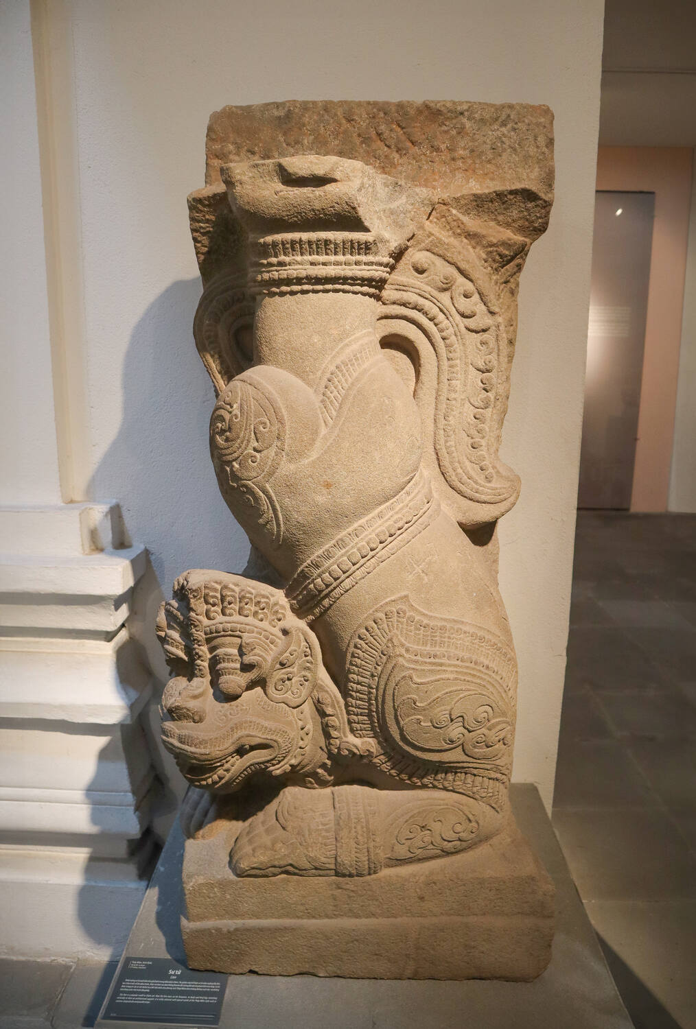 Sculpture at the Cham Museum