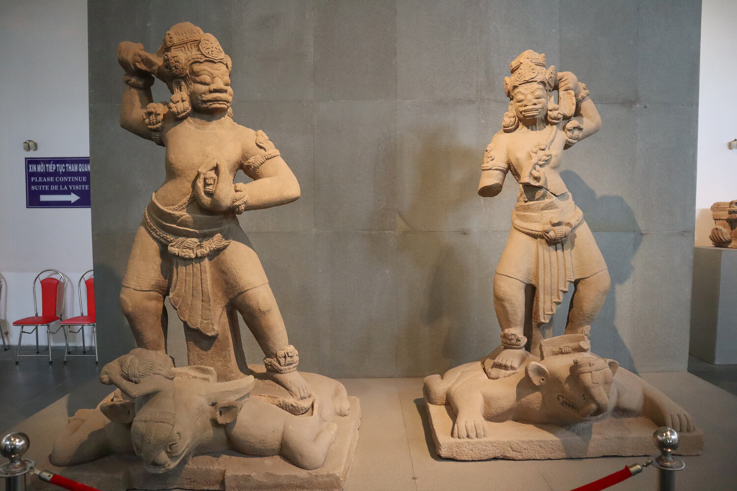Sculptures-at-the-Ground-floor-Cham-Museum