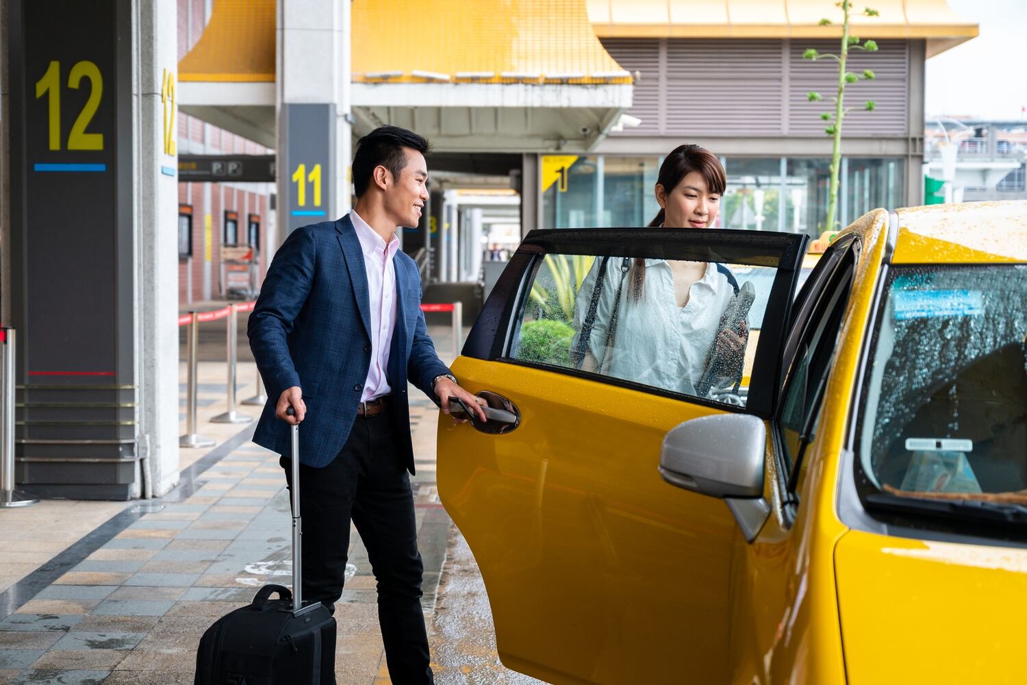 Tipping-taxis-in-Vietnam - Danang Car Rental With Driver