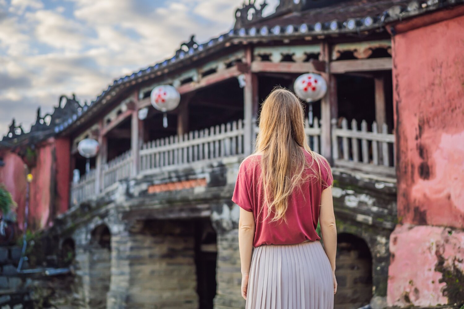 Woman-looking-at-the-Japanese-Bridge-in-Hoi-An
