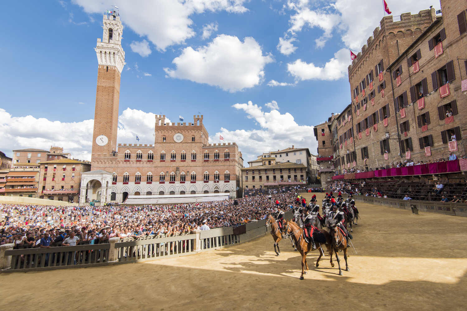 Il-Palio-di-Siena-horse-race