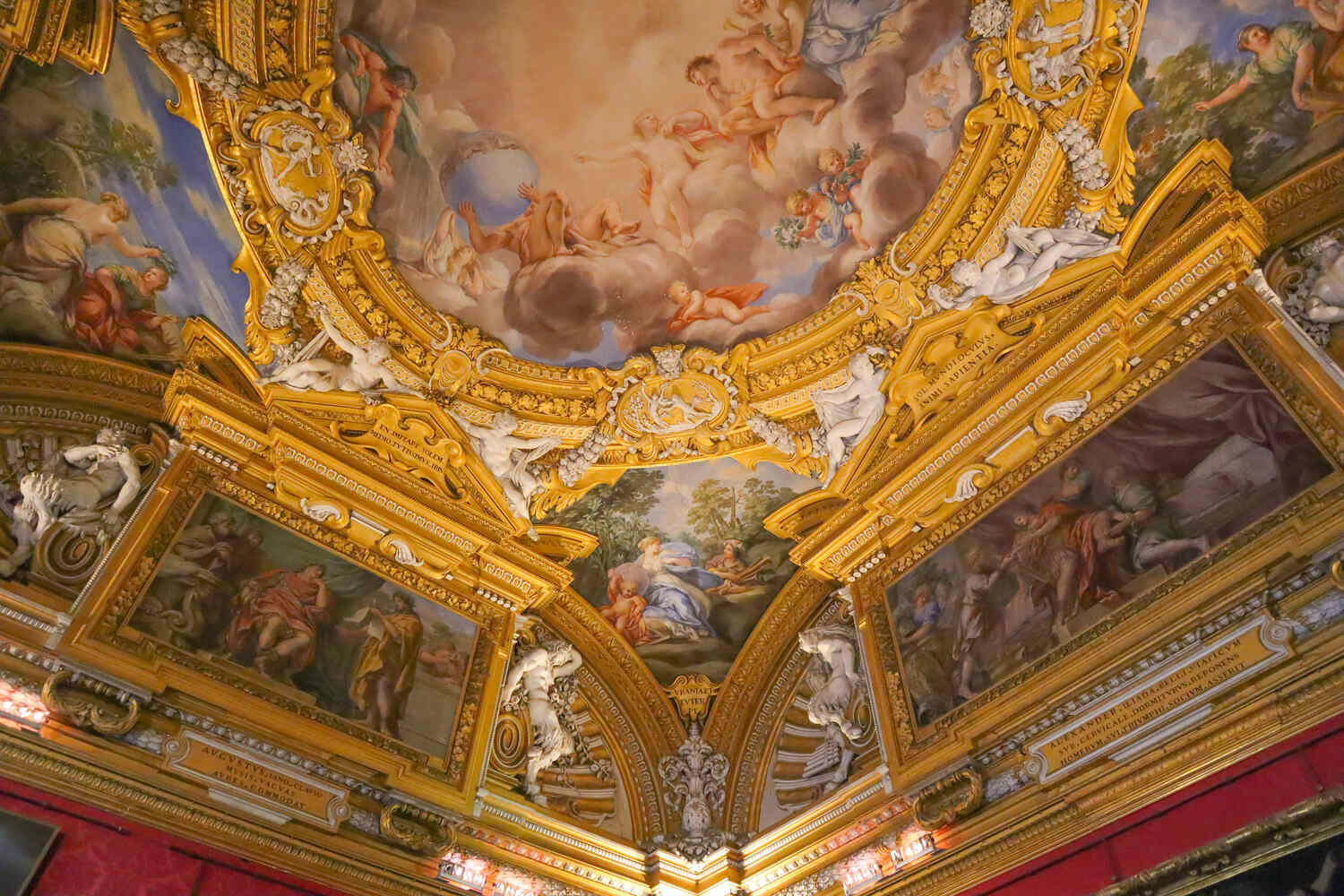 Inside-Palazzo-Pitti