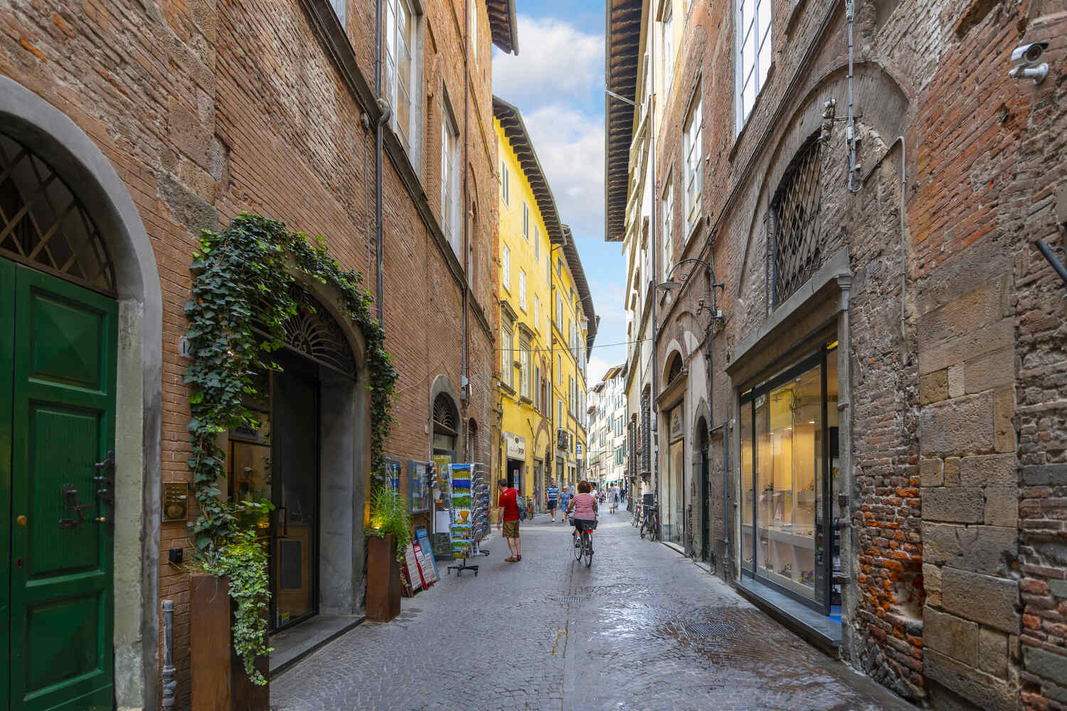 Via-Filungo-in-Lucca Is Lucca worth visiting? Absolutely!