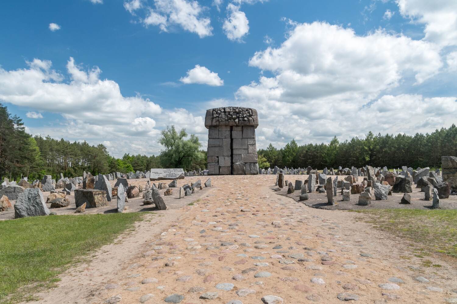 Treblinka-II-Monument