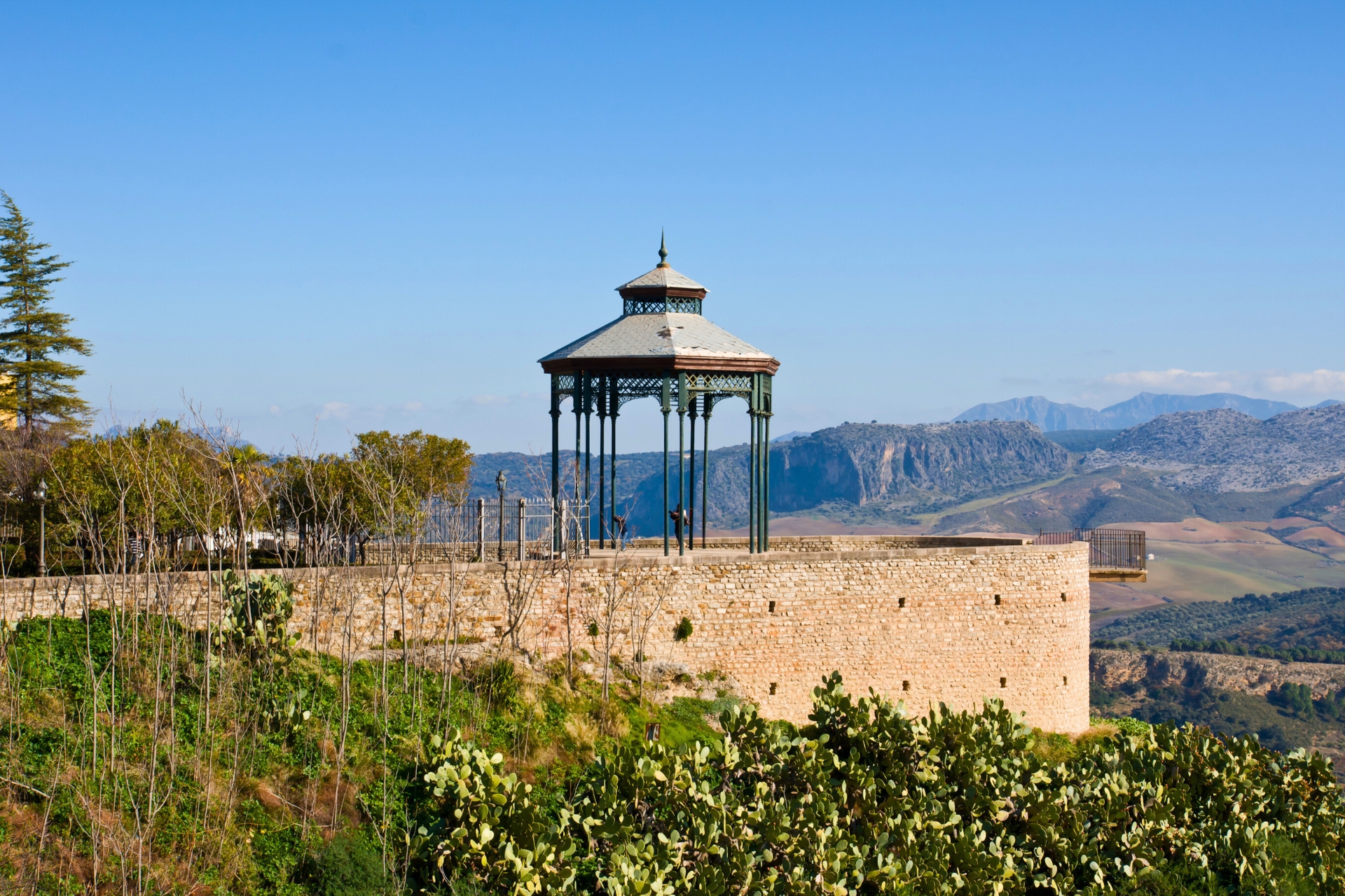 Alameda-del-Tajo-viewpoint-in-Ronda