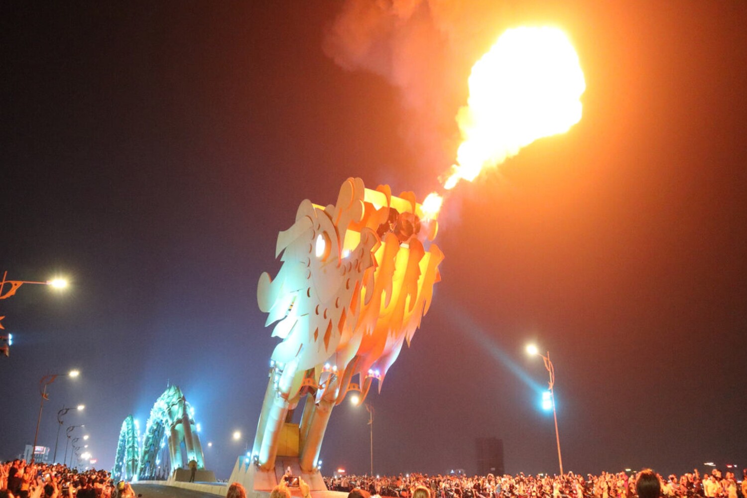 Giant dragon bridge flaming bridge during te show in Da Nang.jpg